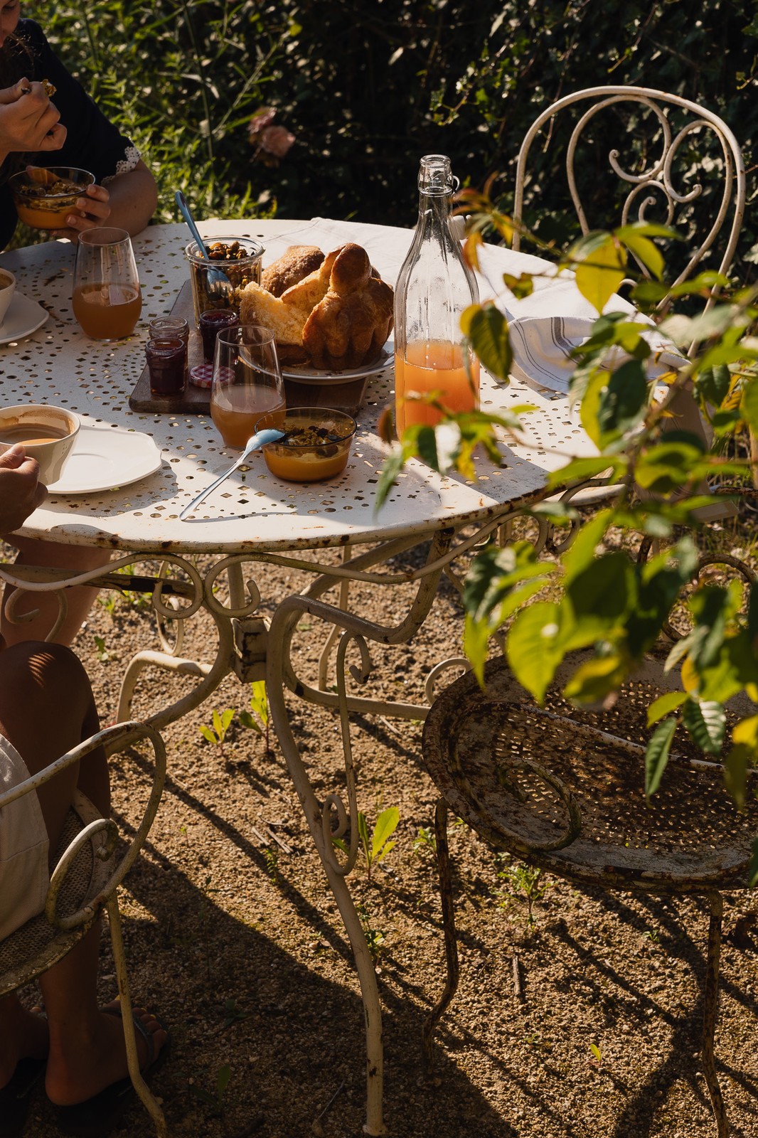 Petit-déjeuner dans la cour du domaine